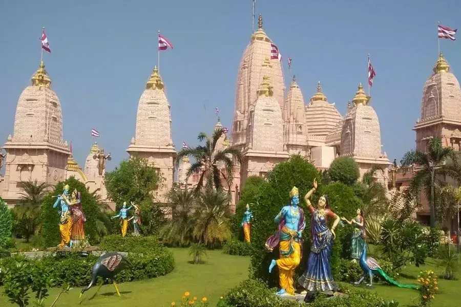 Holy Road Traveling Through Varanasi & Ayodhya